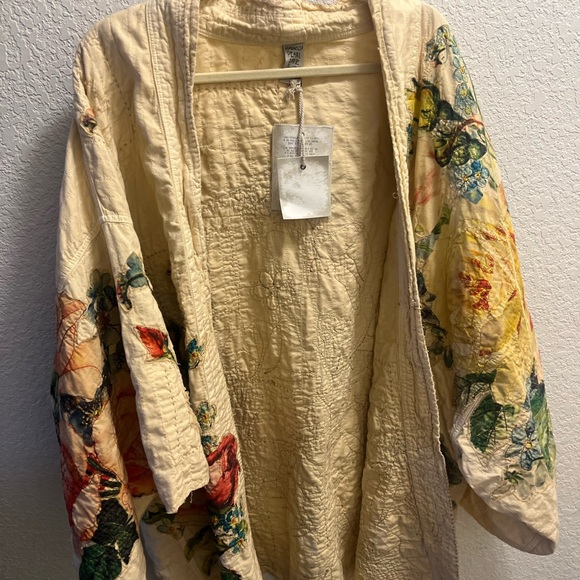 Magnolia Pearl floral kimono - Picture 2 of 16